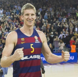 Acuerdo para la renovación de Justin Doellman para las próximas tres temporadas