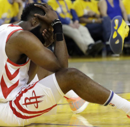Los Warriors manejan mejor la polémica arbitral (109-115) y se ponen [2-0]