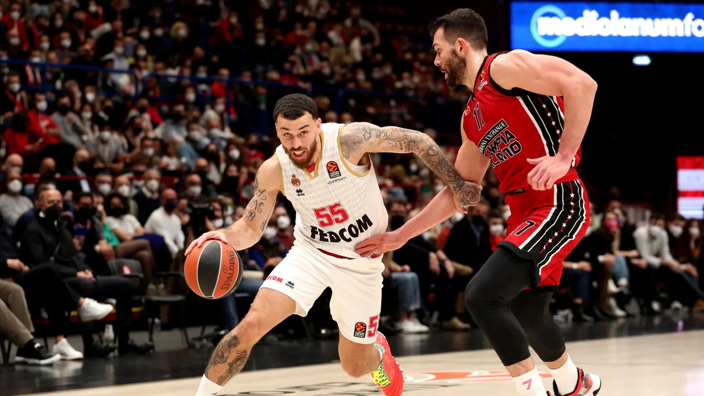 El Mónaco se acerca a los playoffs tras ganar en Milán (63-72)