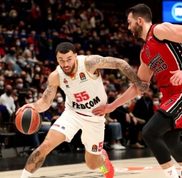 El Mónaco se acerca a los playoffs tras ganar en Milán (63-72)