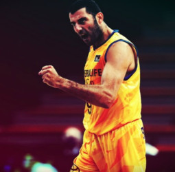 Ioannis Bourousis hará la pretemporada con el Panathinaikos a la espera concretar ofertas