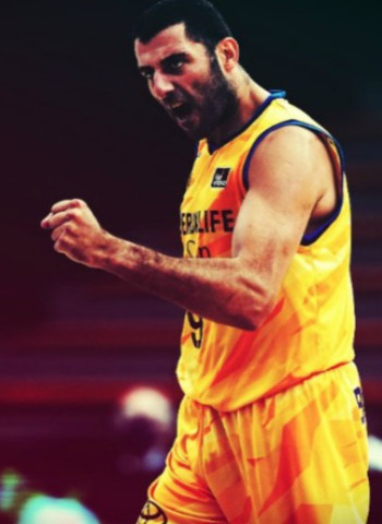 Ioannis Bourousis hará la pretemporada con el Panathinaikos a la espera concretar ofertas