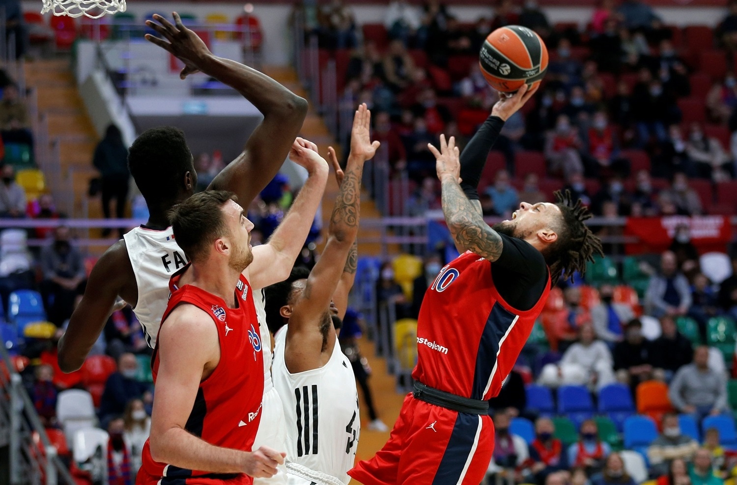 Hackett inspira al CSKA contra el batallador ASVEL (90-83)