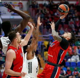 Hackett inspira al CSKA contra el batallador ASVEL (90-83)