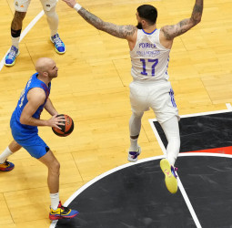 El Barça revalida título y amenaza la hegemonía blanca (59-64)