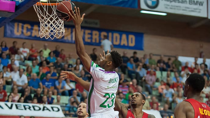 Victoria sólida del Unicaja Málaga para arrancar en Murcia (64-74)