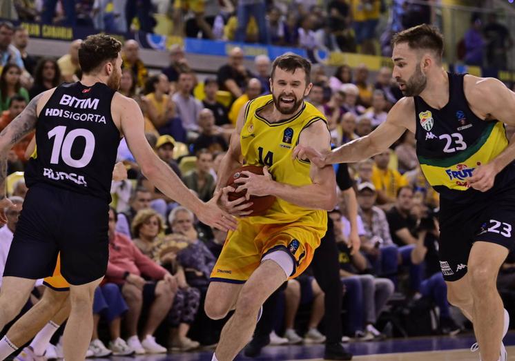 El Gran Canaria desactiva al Bursaspor, 72-66