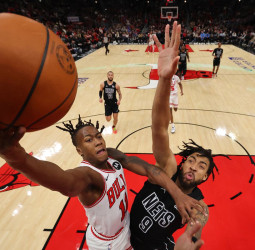 Los Nets, sin opciones ante Chicago, 102-128