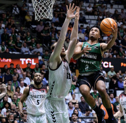 La Penya sigue en la pelea tras una victoria clave en casa, 87-79