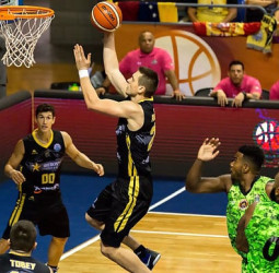El Iberostar Tenerife, tercer club ACB que levanta la Copa Intercontinental