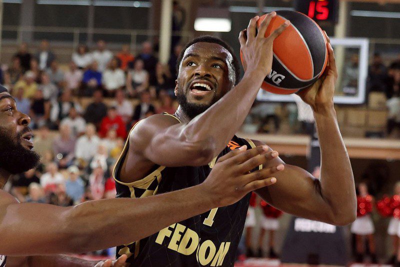 Mónaco domina con solvencia al Milán, 93-80