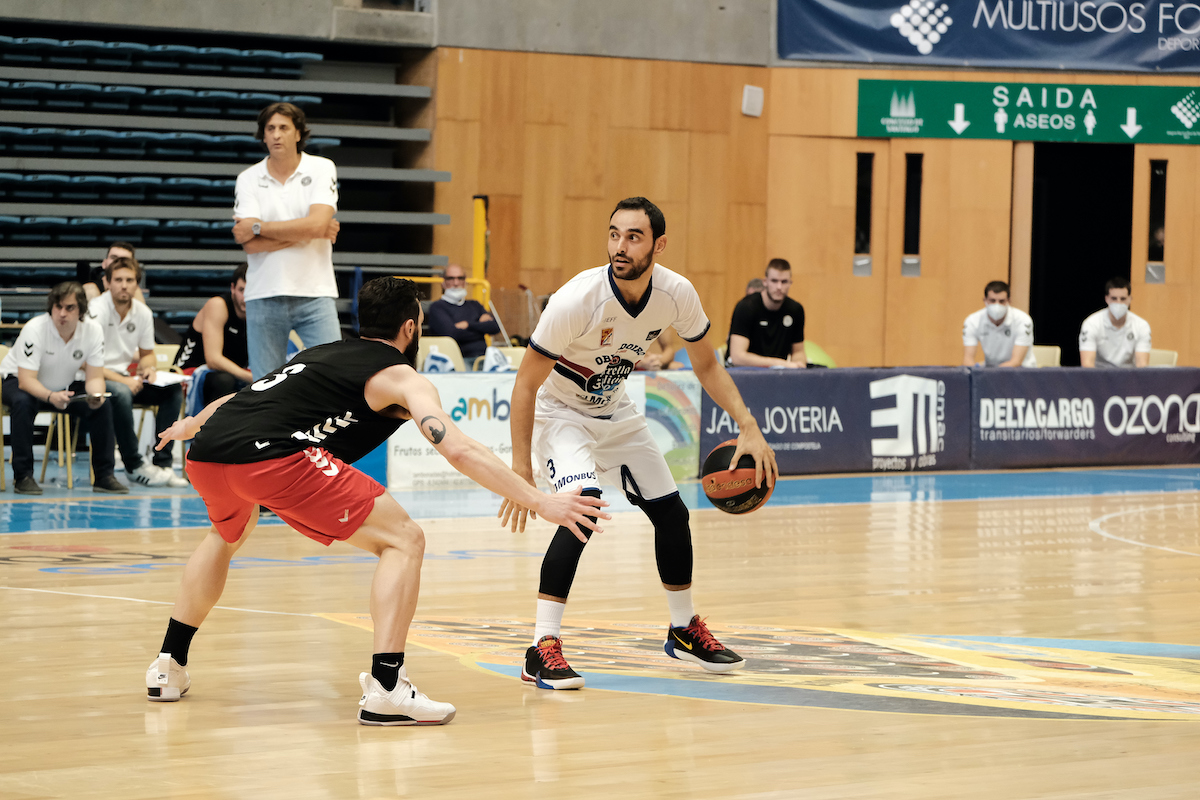 Kartal Ozmizrak sufre un esguince con rotura de ligamentos en el tobillo derecho