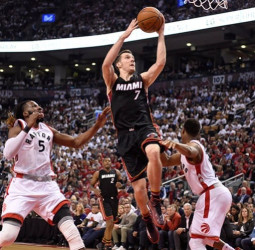 Los Heat se llevan el primero de la serie tras un tiempo extra (1-0)