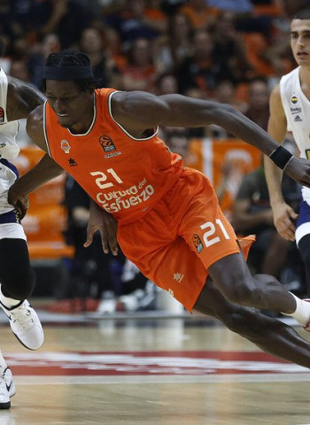 Valencia Basket tira de honor para ganar al Fenerbahçe (77-74)