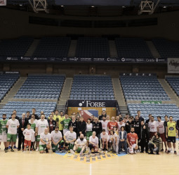 El equipo de los Medios de Comunicación, Campeón del VIII Torneo ProAm Vermú St. Petroni
