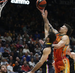 Remontada desde la defensa del Valencia Basket para tumbar al Lenovo Tenerife (77-72)