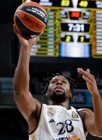 Guerschon Yabusele se lesiona la rodilla