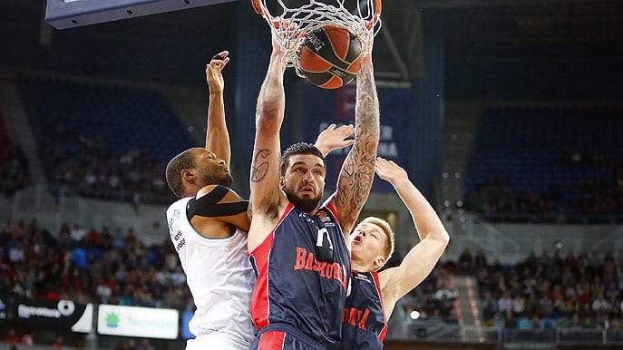 Baskonia se da un homenaje ante Real Madrid (105-75)