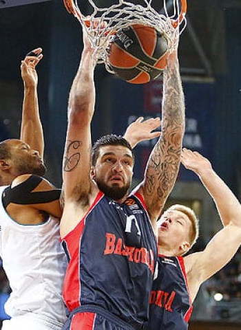 Baskonia se da un homenaje ante Real Madrid (105-75)