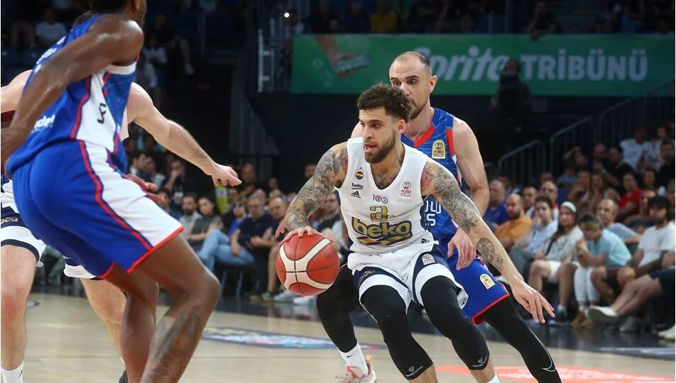El Fenerbahce se queda a un paso del trono turco, 70-101 [0-2]