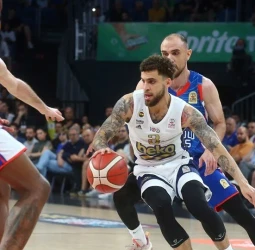 El Fenerbahce se queda a un paso del trono turco, 70-101 [0-2]