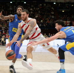 El Armani Milán gana al Maccabi y se mantiene vivo en los puestos de playoffs (87-83)