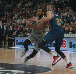 KIROLBET Baskonia cae en Villeurbanne (66-63)