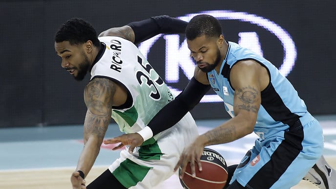 El Rey Mago que vino de Oriente a liderar una remontada imposible (101-94)