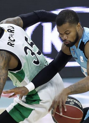 El Rey Mago que vino de Oriente a liderar una remontada imposible (101-94)