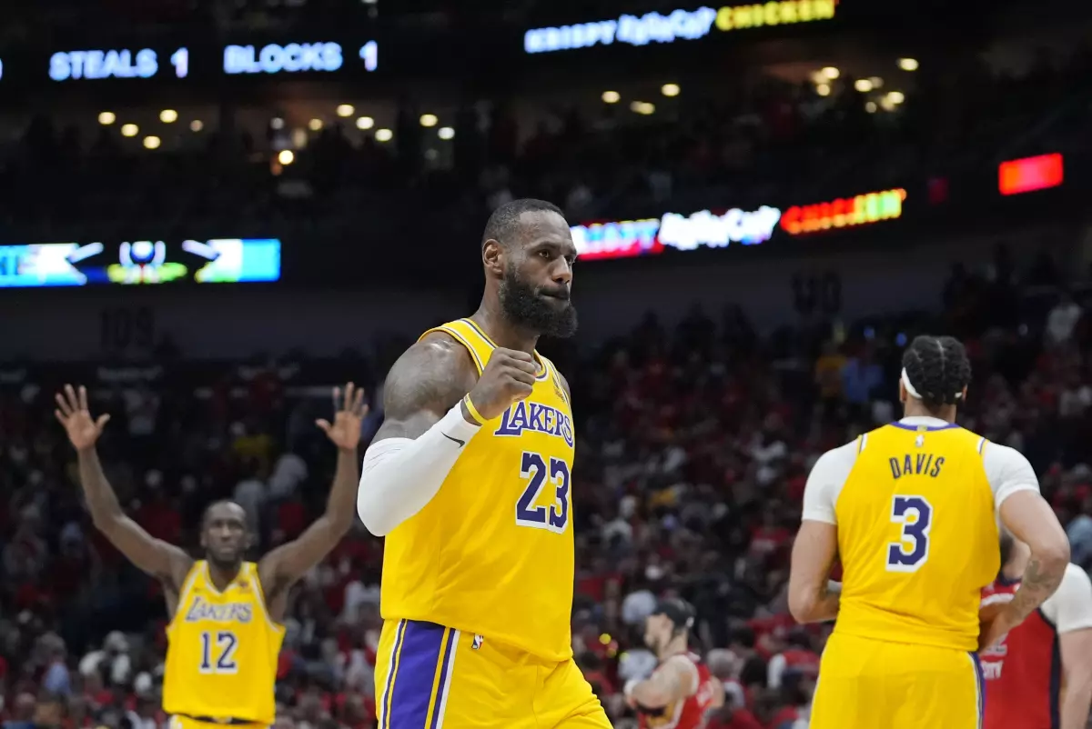 Los Lakers ganan en New Orleans y se clasifican para los playoffs NBA