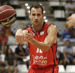Valencia Basket amplía un mes el contrato de Pedro Llompart