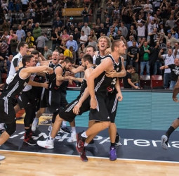 AEK e Iberostar Tenerife comienzan abusando. T. Brazelton 36 puntos y V. Stimac 31 de valoración y MVP