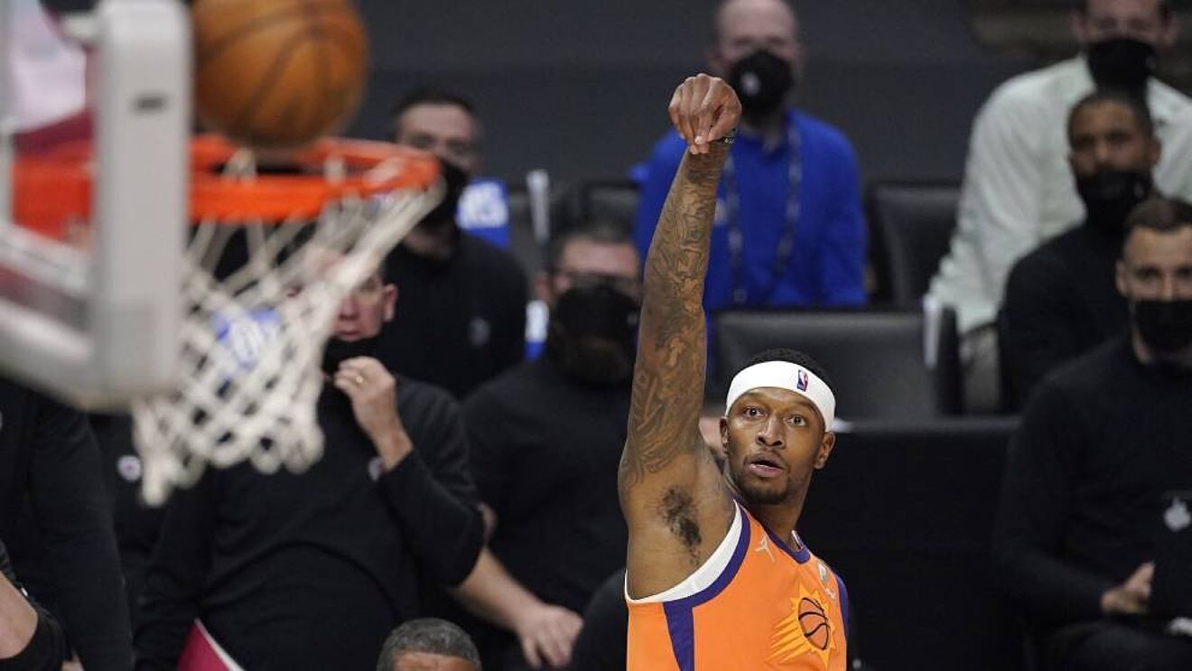 Phoenix Suns se refuerza con Aaron Holiday y Torrey Craig