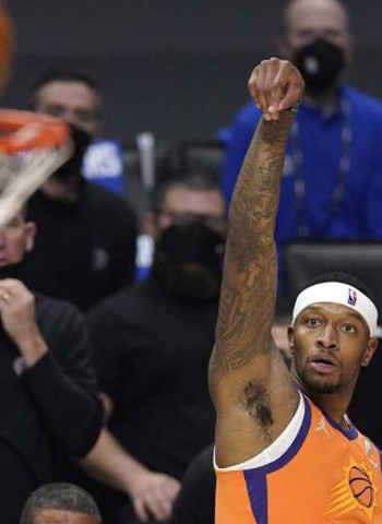 Phoenix Suns se refuerza con Aaron Holiday y Torrey Craig