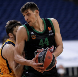 El Olympiacos negocia el fichaje de Konstantinos Mitoglou