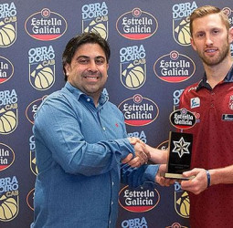 Mickey McConnell, elegido Jugador Estrella Galicia del mes de abril