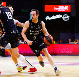 Defensa, criterio y acierto para buscar la sorpresa en el Palau