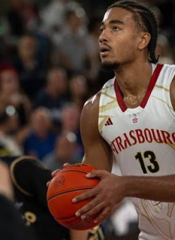 Brice Dessert, cerca de reforzar el juego interior del Anadolu Efes