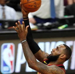 Las Cavaliers sufren pero empatan, Mitchell lidera a los Jazz y los Rockets ponen el 2-0