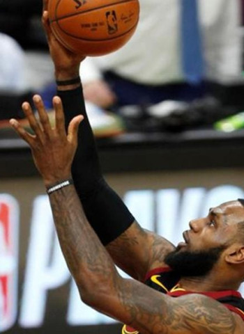 Las Cavaliers sufren pero empatan, Mitchell lidera a los Jazz y los Rockets ponen el 2-0