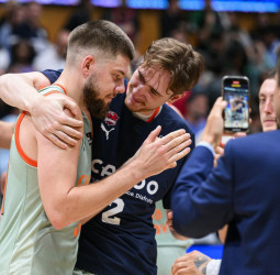 Howard y Giedraitis se exhiben ante un mejorado Joventut (77-86)