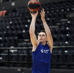 Kyle Kuric, baja para los próximos partidos
