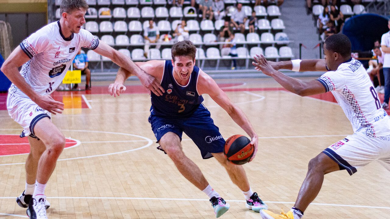 El Valencia Basket supera finalmente al Monbus Obradoiro (71-76)