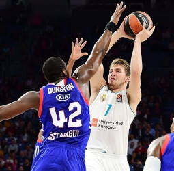 El Madrid brilla en su debut en la EuroLiga con un Doncic de récord (74-88)