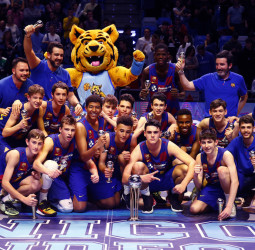 El Barça acaba con el dominio blanco y se corona campeón (65-67)