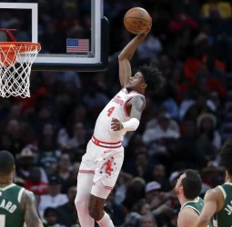 Los Rockets se sobreponen a los 48 puntos de Antetokounmpo
