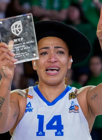 Erika de Souza y la octava samba de la reina de la pintura