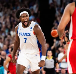 Francia domina a Canadá de principio a fin, 82-73