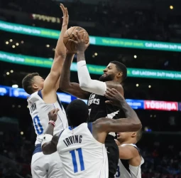 Paul George lidera la paliza a los Mavericks