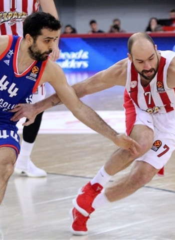 Olympiacos se asegura el factor cancha en el playoffs (89-82)